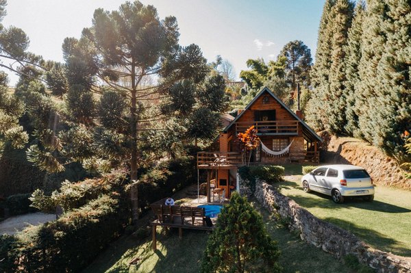 Quelles croisières offrent des excursions pour découvrir les montagnes du Caucase?